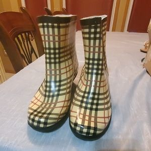 Forever young rain boots